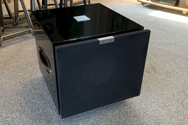 Offers REL S/510 Sub-Woofer