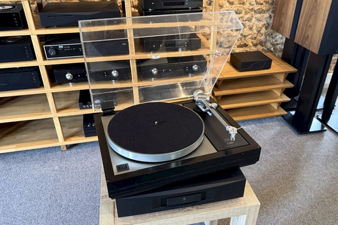 Offers Linn Sondek Klimax LP12 Turntable